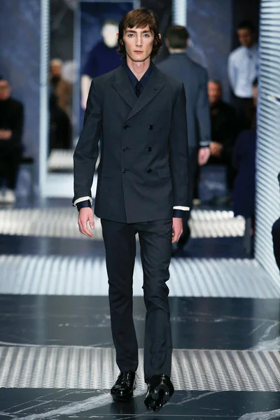 Look 12